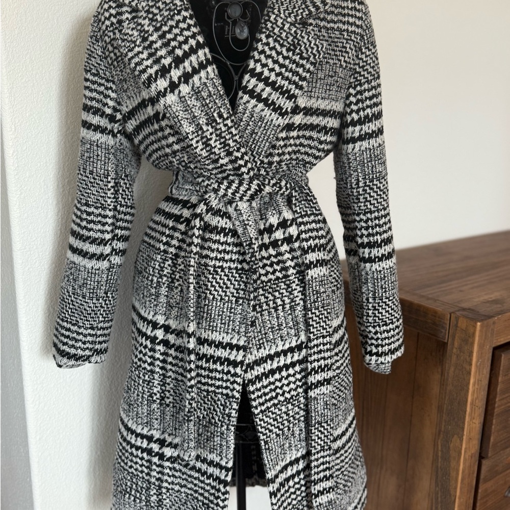 Forever 21 Black and White Houndstooth Coat